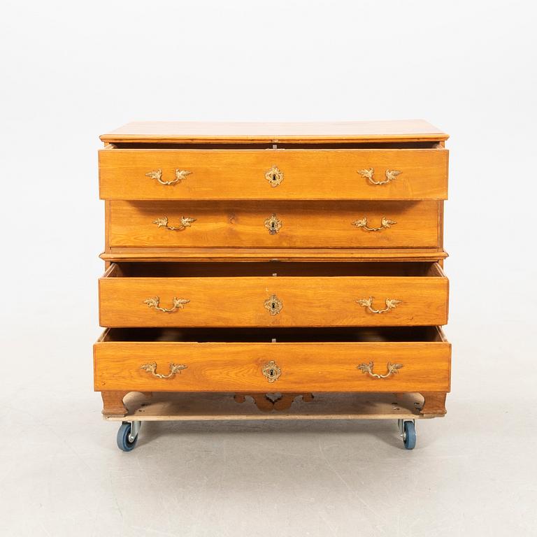 Drawer chest, late 18th century.