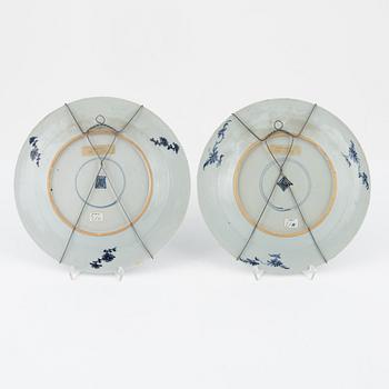 A pair of blue and white porcelain plates, Kangxi, 18th century.