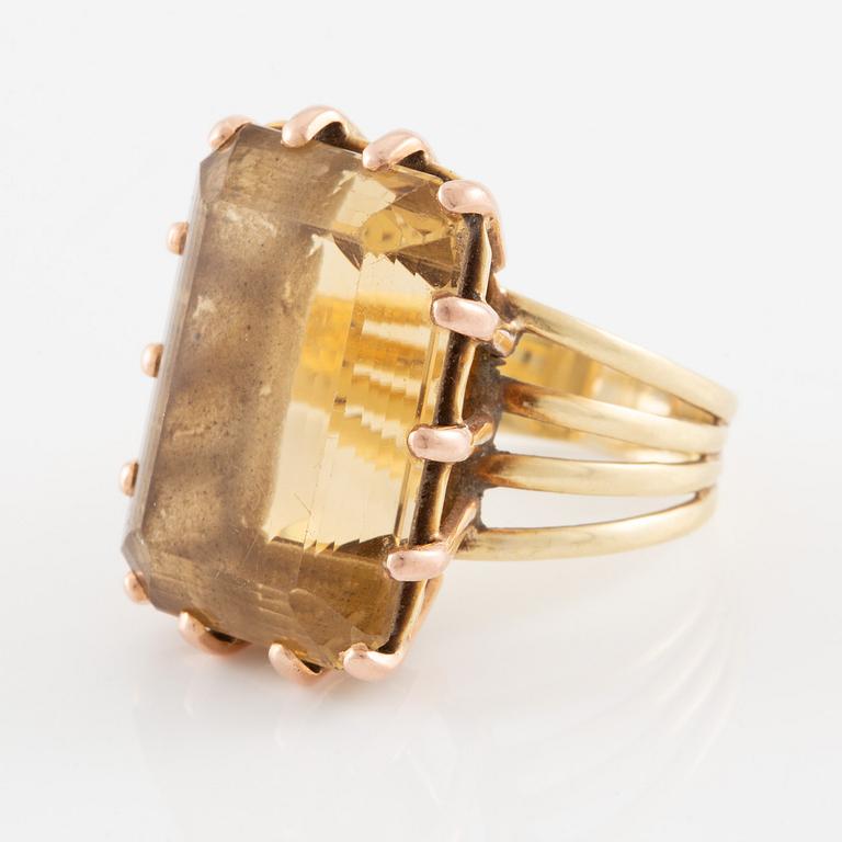 Ring 14K gold with citrine.