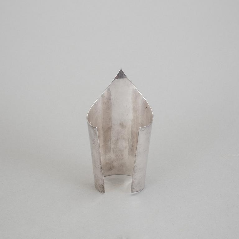 ARMRING, Sven Roos Silver och Konsthantverk, Västerås 1991. Vikt 201 g.