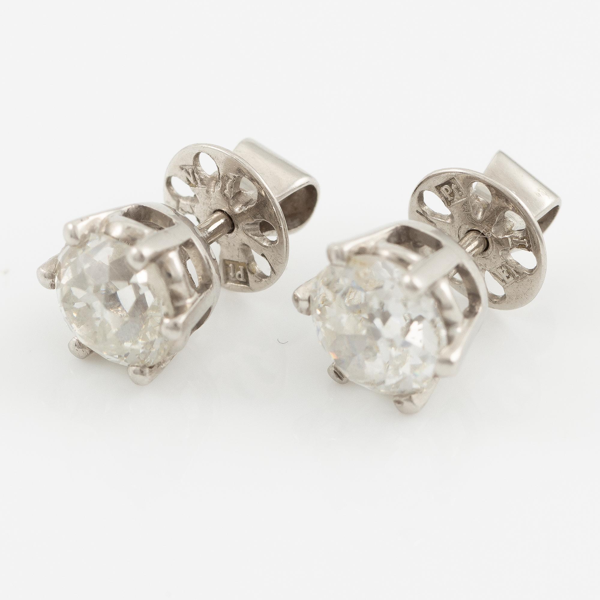 Earrings, a pair, Atelier ajour, platinum with old-cut diamonds.