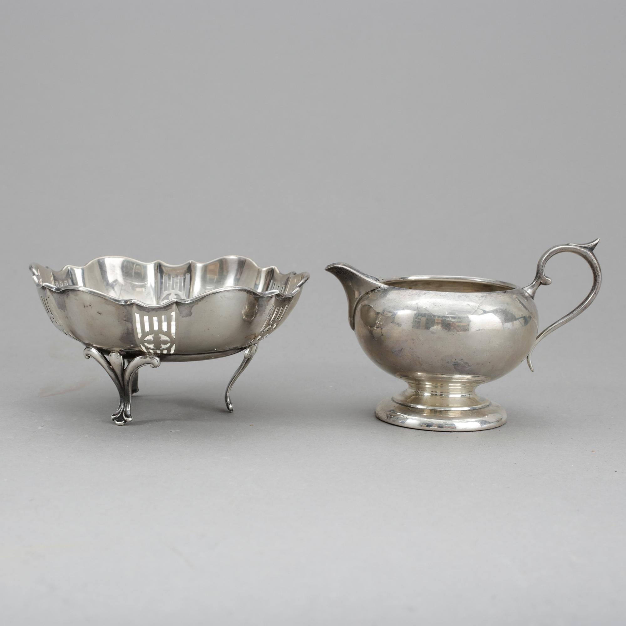 PARTI SILVER, 2 delar, bla Thomas Levesley, Sheffield, 1918. Total vikt ca 163g.
