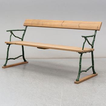 A cast iron garden-sofa from around 1900.