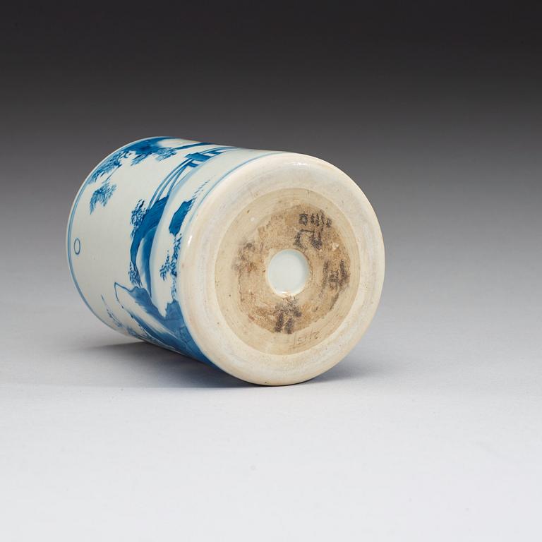 A finely painted brush pot, Qing dynasty, Kangxi (1662-1772).