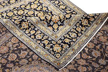 A Kashan carpet, c. 365 x 259 cm.