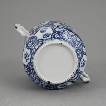 SKÅL MED LOCK, porslin, Kina, Qianlong 1736-95.