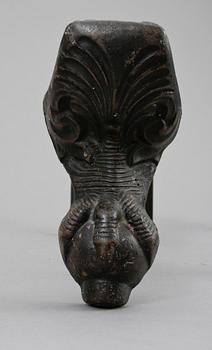 BADKARSFÖTTER / ELDHUNDAR, järn, 1900-talets första hälft.