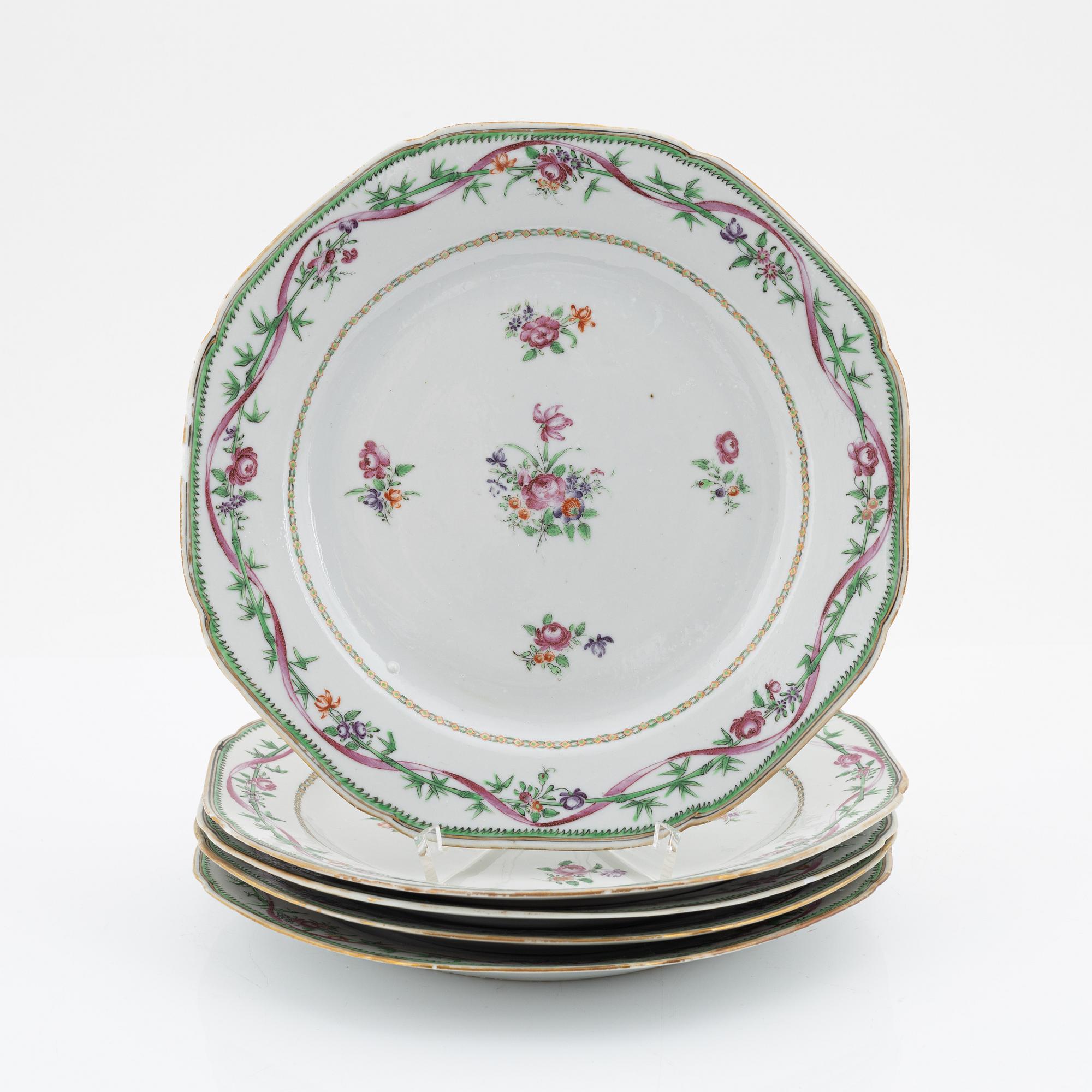 A set of five famille rose dinner plates, Qing dynasty, Qianlong (1736-95).