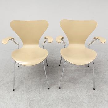 ARNE JACOBSEN, karmstolar, 8 st, "Sjuan", Fritz Hansen, Danmark.