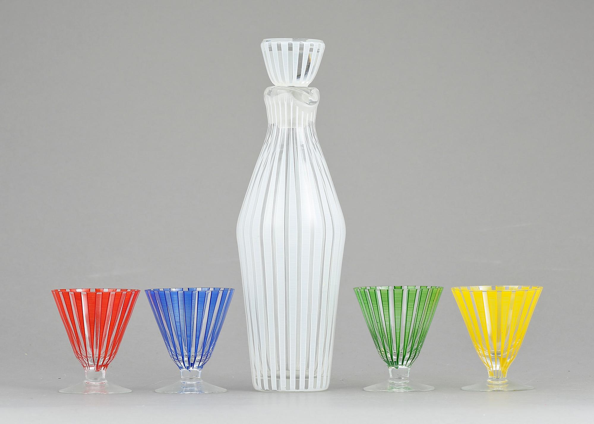 GLASSERVIS, 5 delar, glas, "Strikt", Bengt Orup, Johansfors, Formgiven 1952.