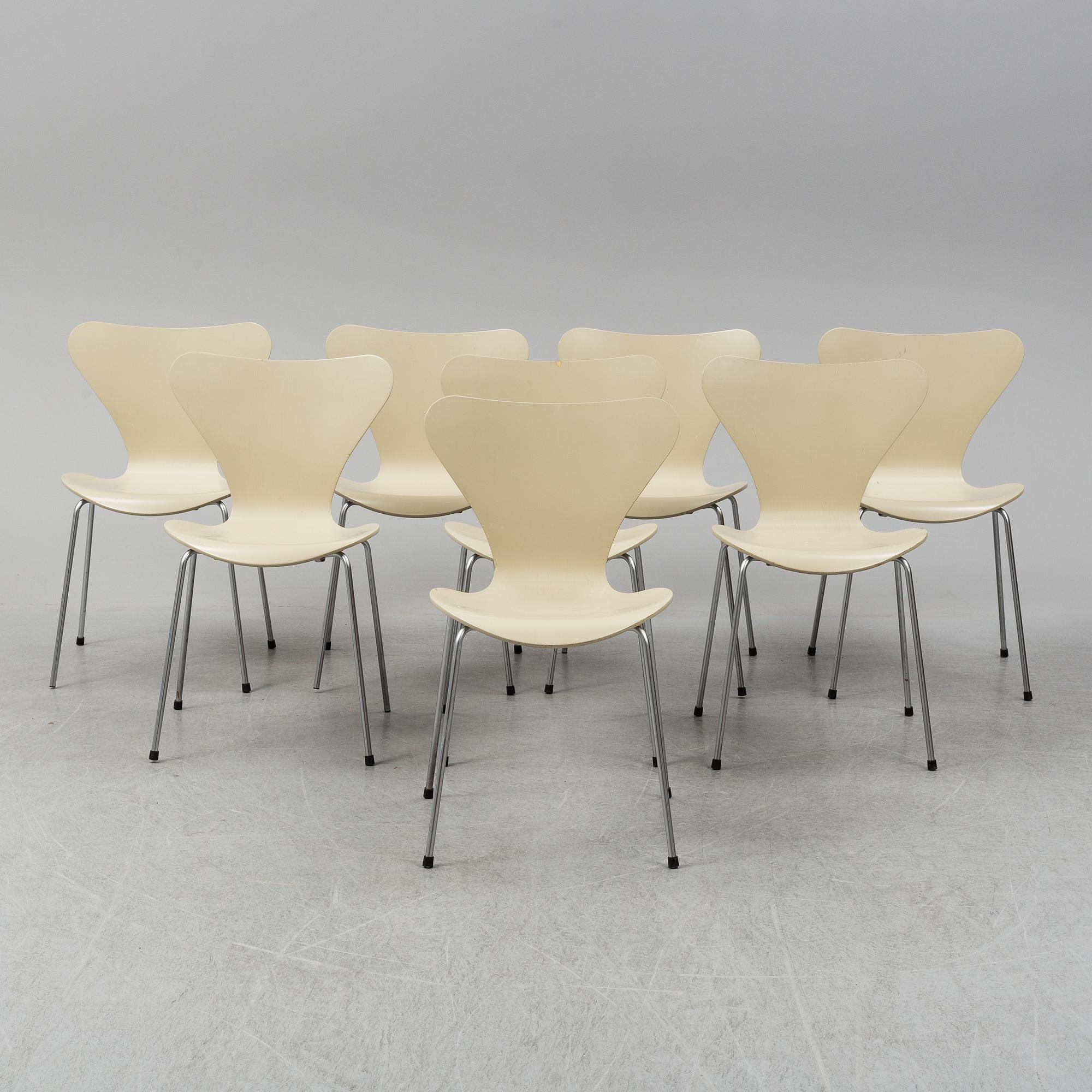 Eight 'Serie 7' chairs by Aerne Jacobsen for Fritz Hansen. Dated 2002.