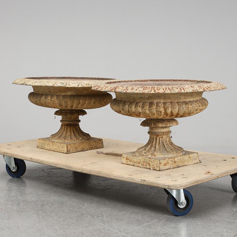 A pair of cast iron plat pots.