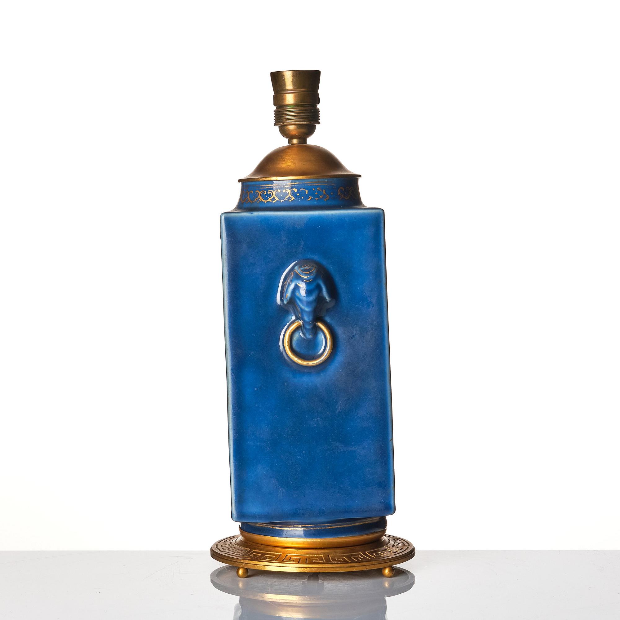 A Chinese vase, made in to a lamp late Qingdynasty/early 20th Century.
