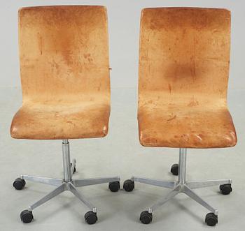 STOLAR, ett par, "Oxford", Arne Jacobsen, Fritz Hansen, Danmark, 1980-tal.