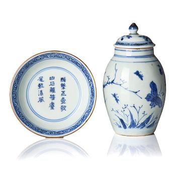 1116. A blue and white jar, and a dish Tianqi/Chongzhen, mid 17th century.