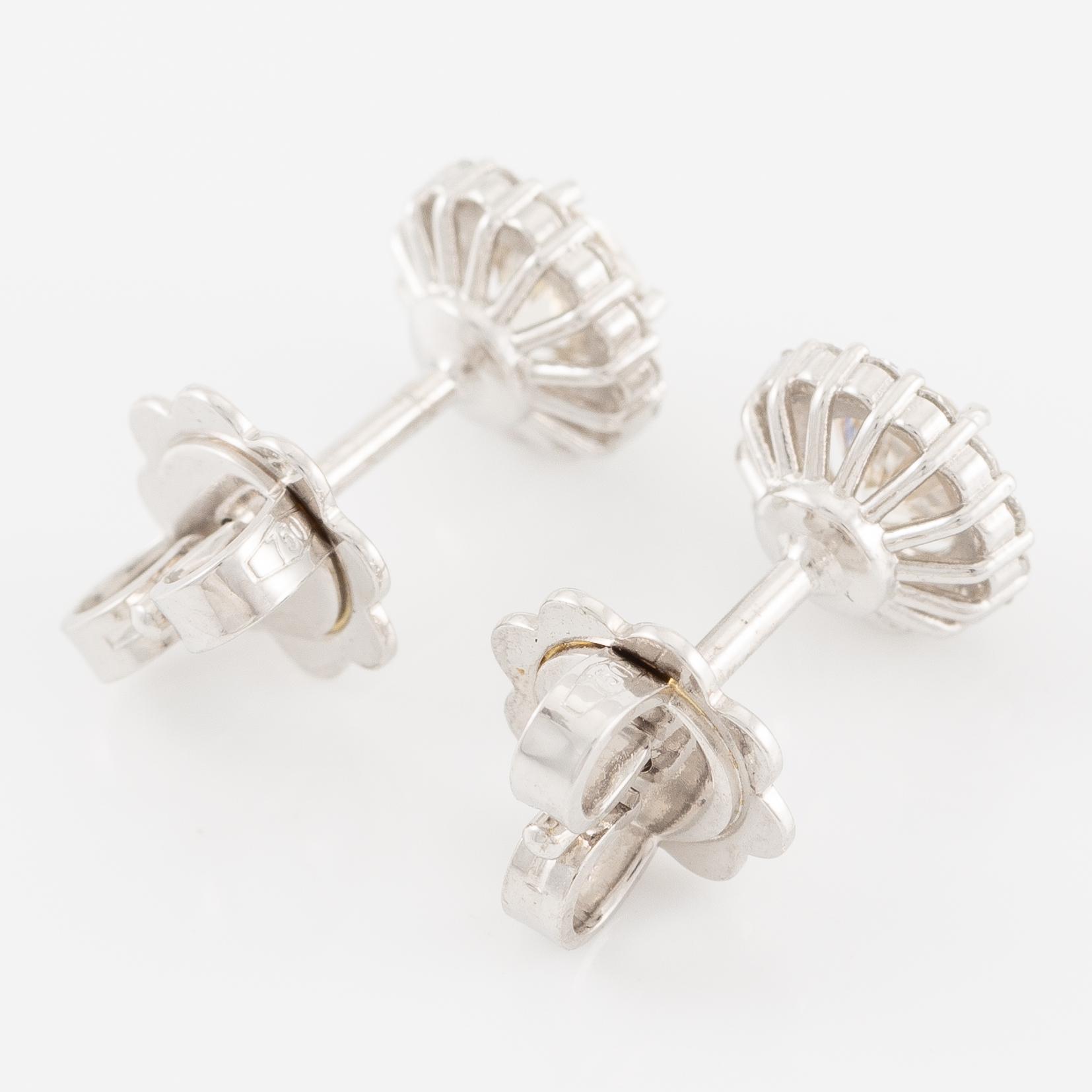 Earrings 18K white gold with brilliant-cut diamonds.