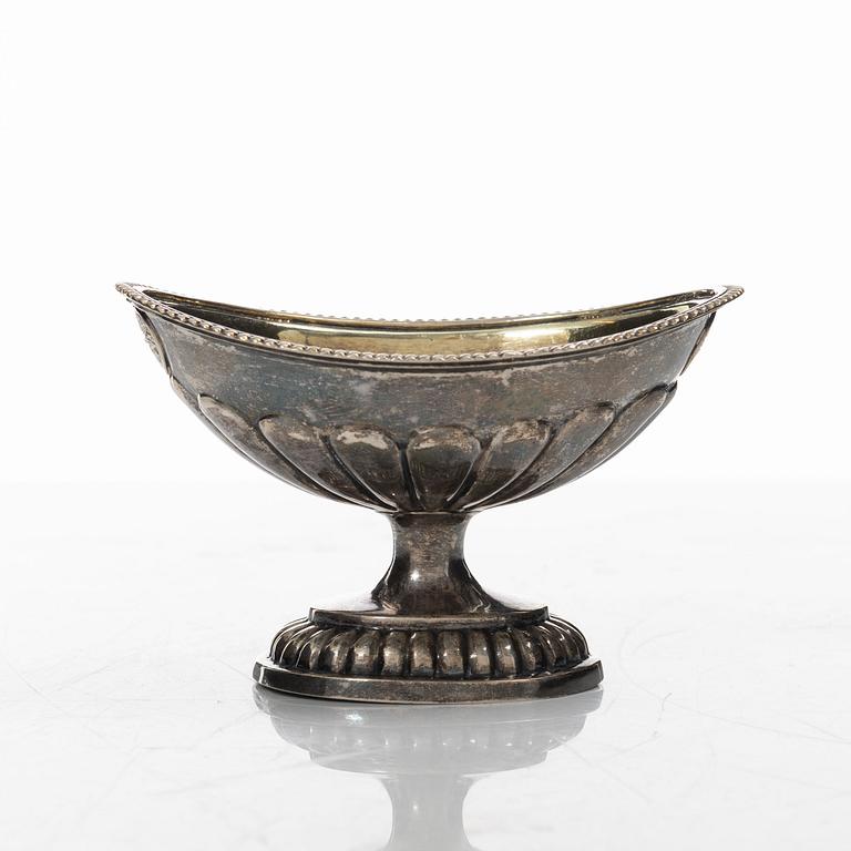 A parcel-gilt silver salt cellar, S:t Petersburg 1826.
