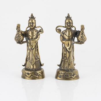 A pair of brass joss stick holders/vases, late Qing dynasty/around 1900.