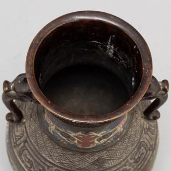 VAS, cloisonne. Kina, tidigt 1900-tal.