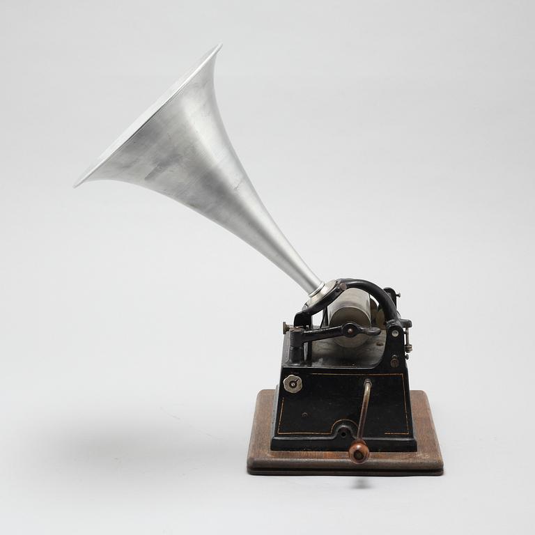 A phonograph from Edison, around the year 1900.