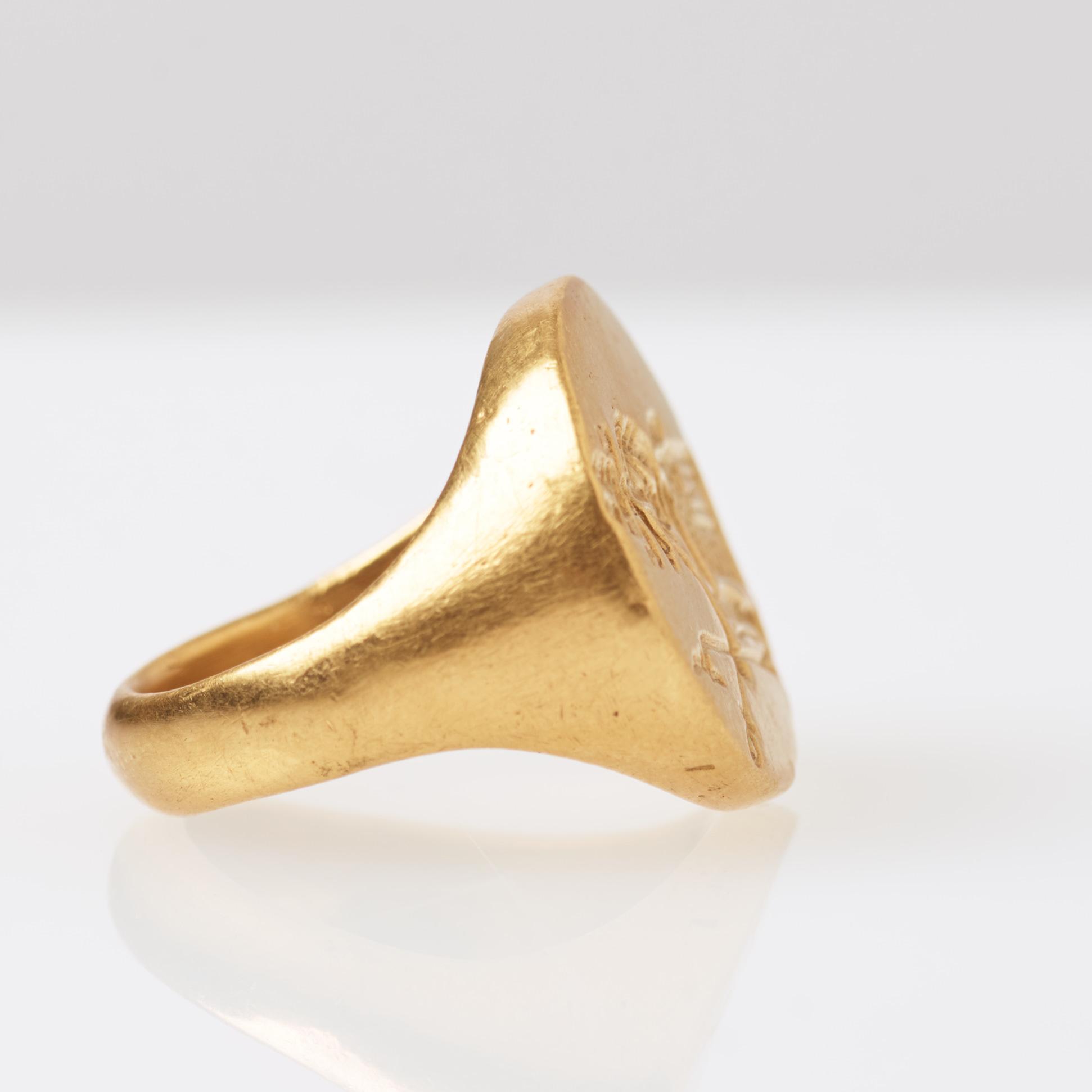 A presumably Meroitic gold signet ring, 700 BC. - 500 CE.