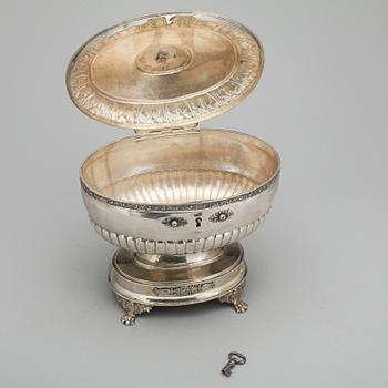 SOCKERSKRIN, silver, empire, Carl Petter Lampa, Stockholm 1831. Vikt  ca 723 gram.