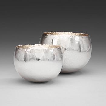 Two Rey Urban semispherical sterling bowls, Stockholm 1977.