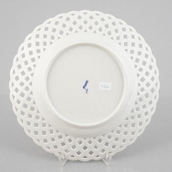 Gallerskål med fat, porslin, Royal Copenhagen, "Musselmalet helblond", modell 1054, fat 1800-tal, korg 1898-1923.