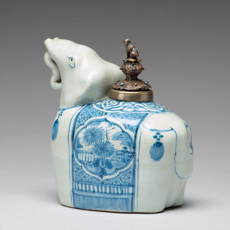 A blue and white elephant shaped kendi, Ming dynasty, Wanli (1572-1620).