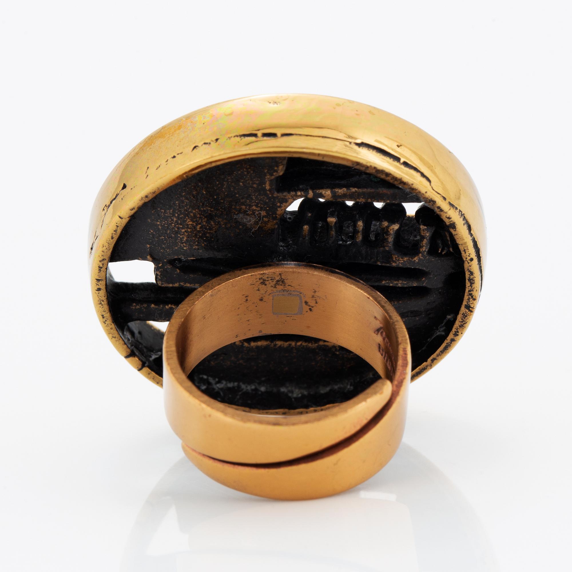 A Jorma Laine ring in bronze.