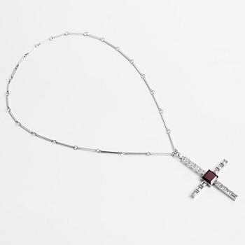 A WIWEN NILSSON garnet and rock crystal sterling silver necklace with pendant, Lund 1935.