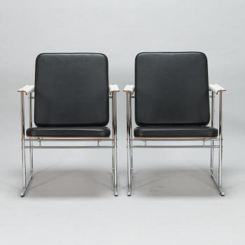 Yrjö Kukkapuro, A pair of armchairs, "Skaala 474", Avarte Finland, late 20th century.