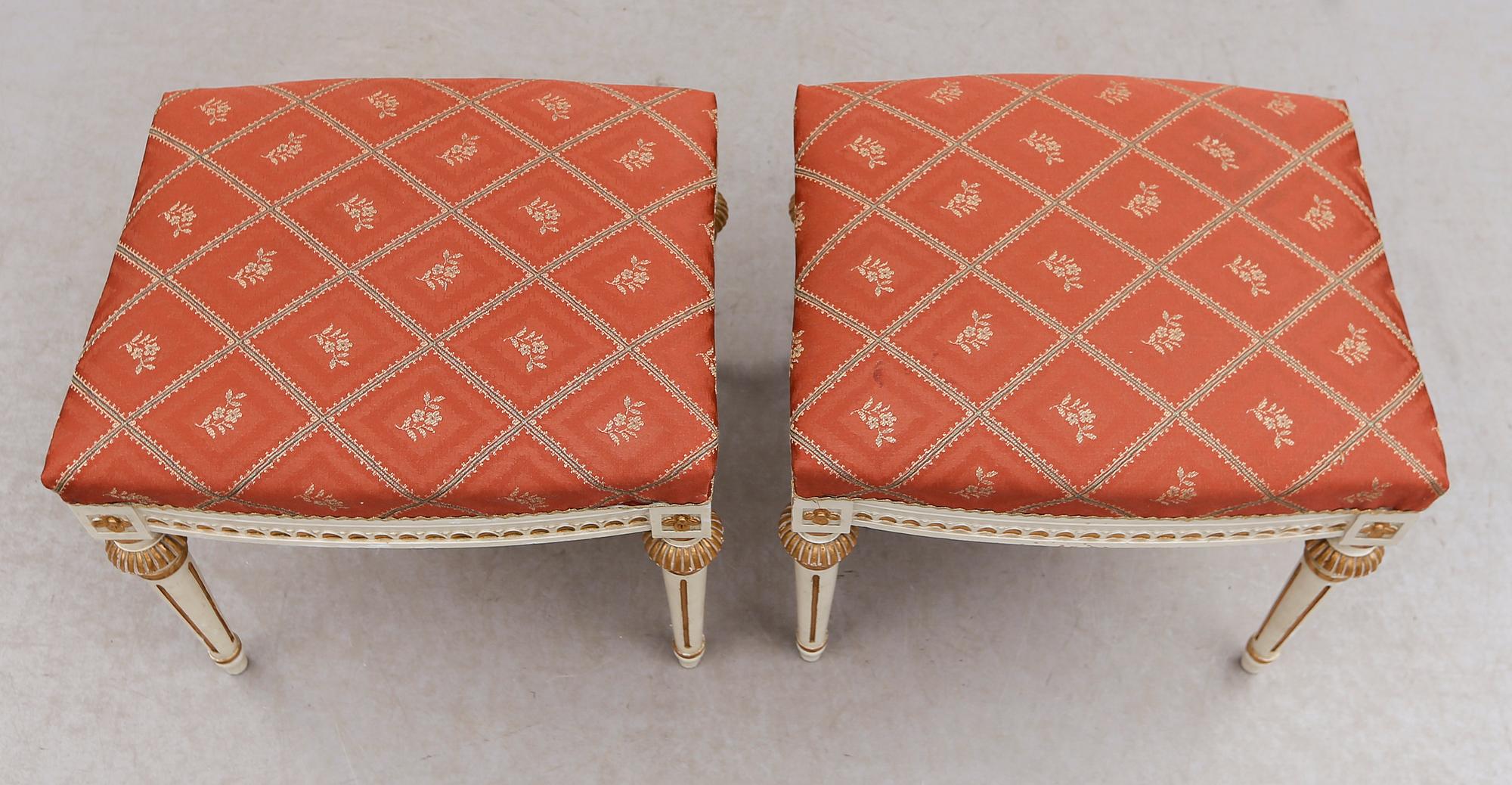 TABURETTER, 1 par, gustaviansk stil, omkring år 1900.