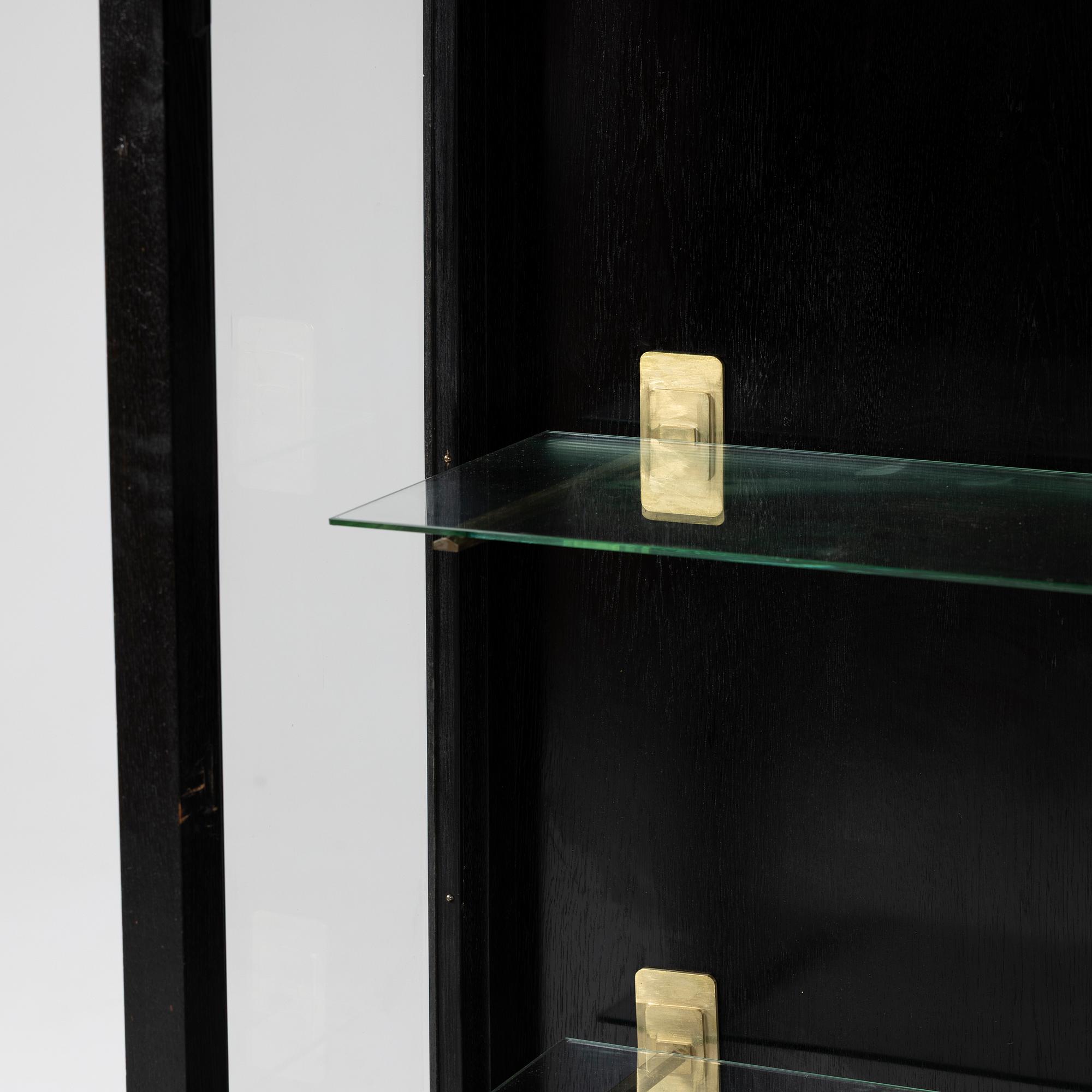 Display cabinet, 20th century.