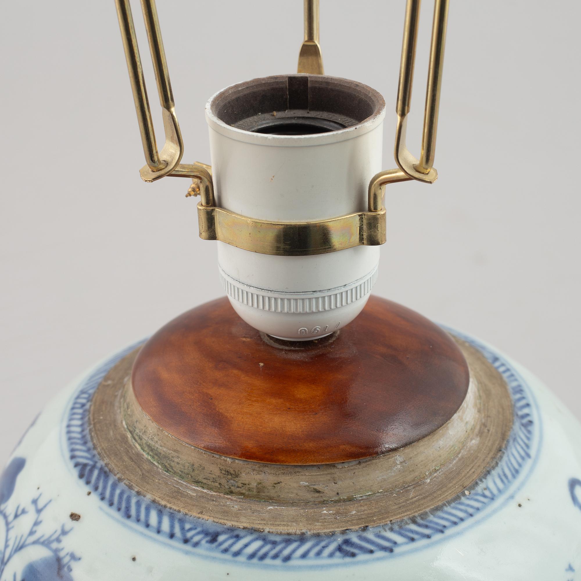 Bojan/lampfot, porslin. Kina, Qingdynastin, 1800-tal.