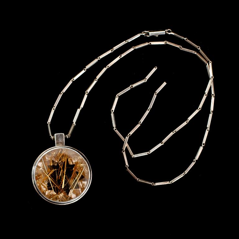 HÄNGE MED KEDJA, silver, Liljedahl, 1900-talets mitt.