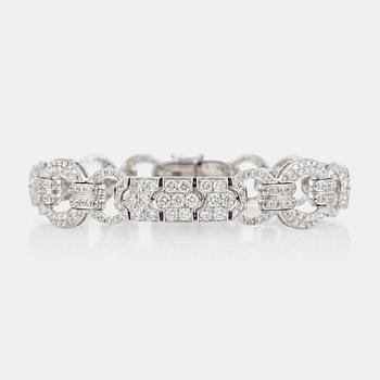 1232. A brilliant-cut diamond bracelet. Total carat weight 7.85 cts.