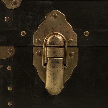 Trunk, early 20th century.