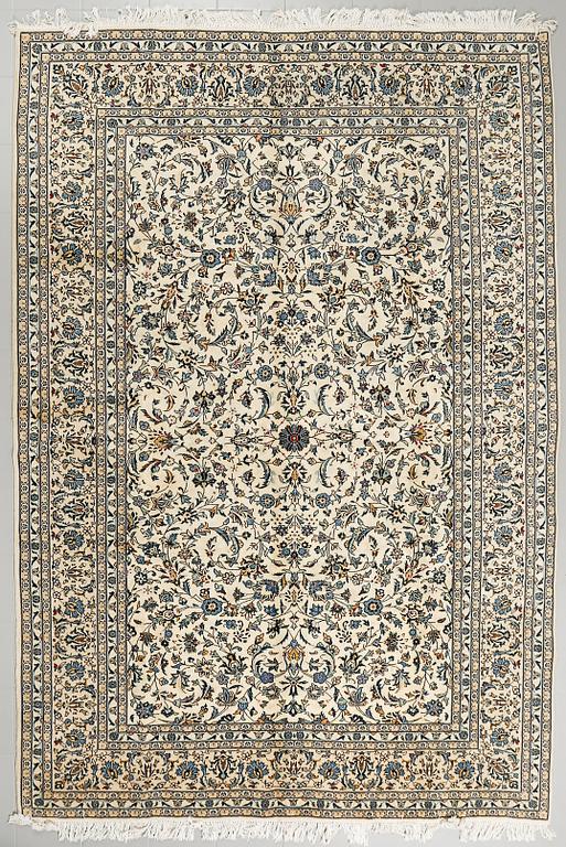 A KESHAN RUG, 354 x 244 cm.