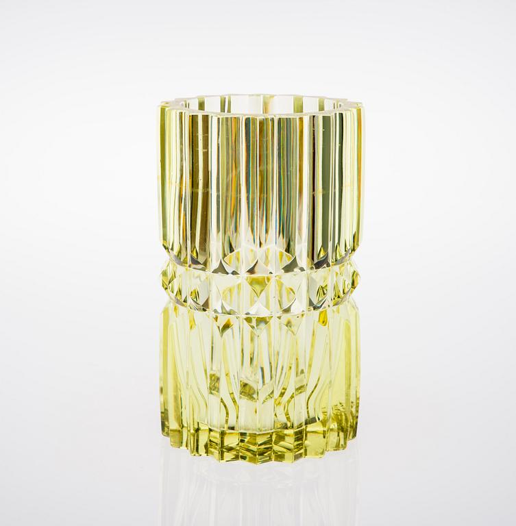 VAS, glas, "Smycke", signerad Nanny Still, Riihimäen Lasi Oy. Formgiven 1969.