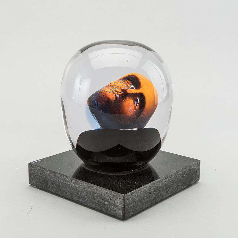 BERTIL VALLIEN, a signed glass sculpture.