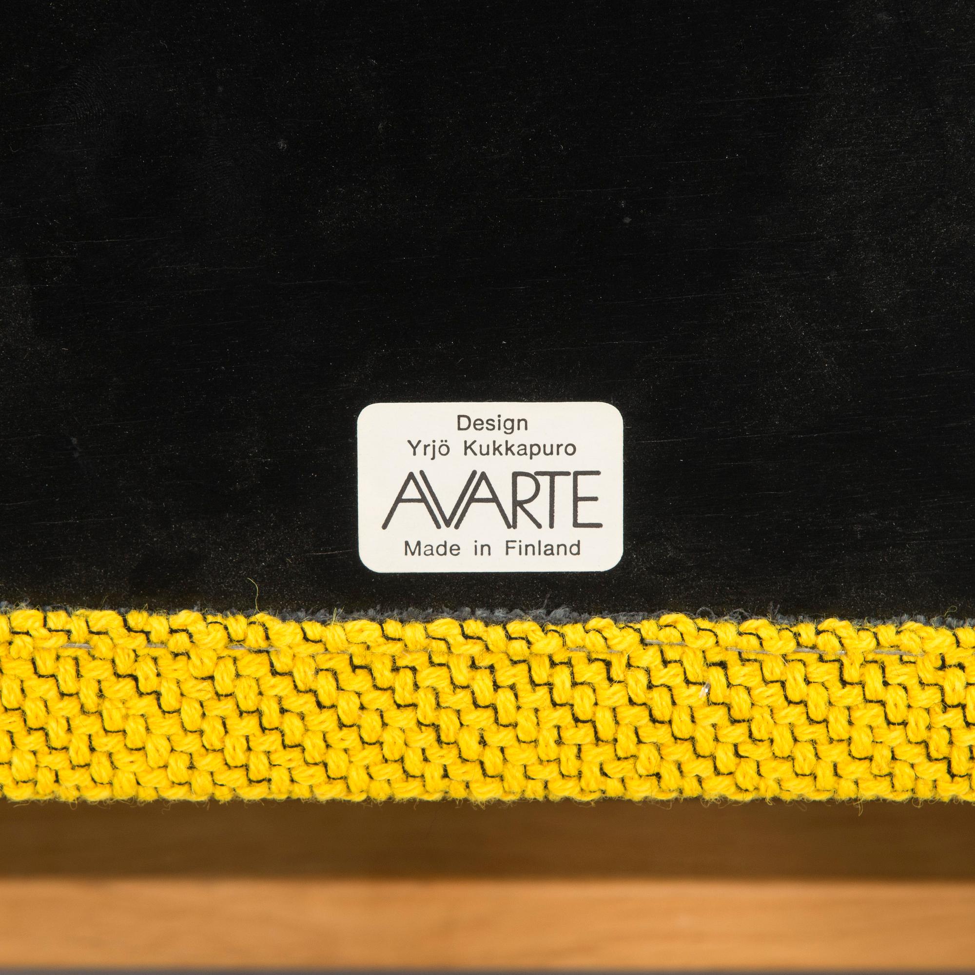 Yrjö Kukkapuro, nojatuoleja, pari, "Alnus" 1990-luku.