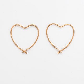 Pekka Piekäinen, A pair of 14K gold earrings. PLatinoro, Turku.