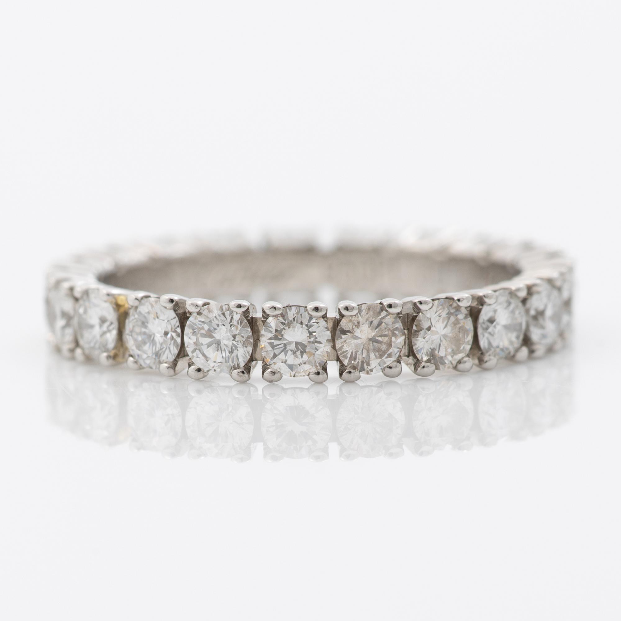 Ring, Cartier, helallians platina med briljantslipade diamanter.