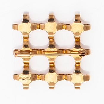 Elis Kauppi, a 14K gold brooch, with cultured pearls. Kupittaan Kulta, Turku.