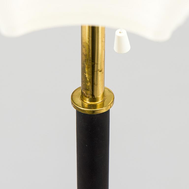 Alvar Aalto, 'Angel wing' model A 805 floor light manufactured by Valaisinpaja Oy, end of 20th century.