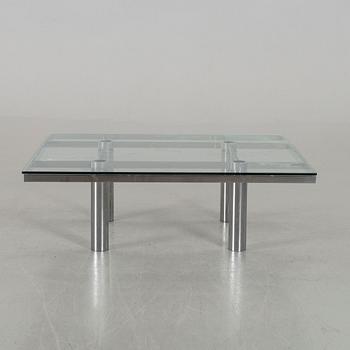 A TOBIA SCARPA GLASS TOP SOFA TABLE.