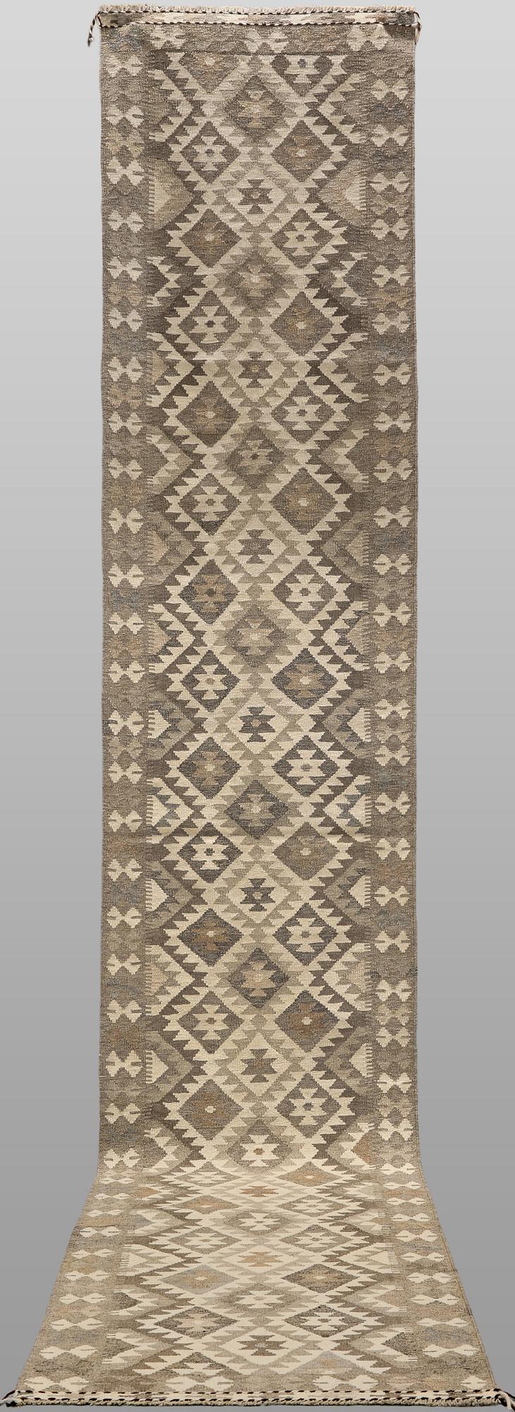 A Kelim runner, c. 465 x 86 cm.