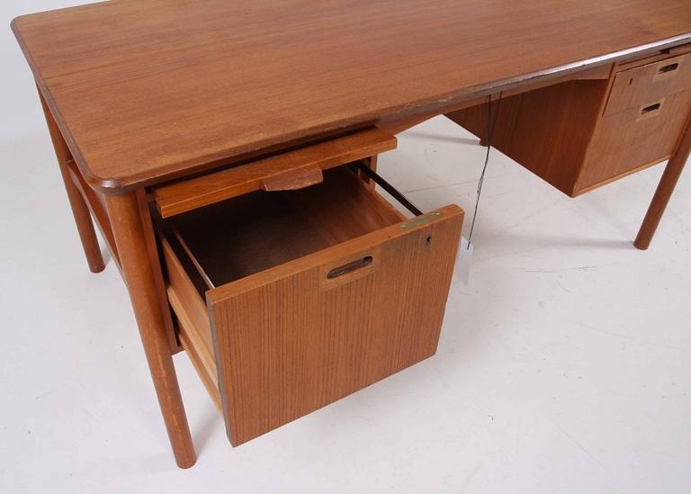 SKRIVBORD, Seffle Möbelfabrik, brännstmpl, 1950/1960-tal.