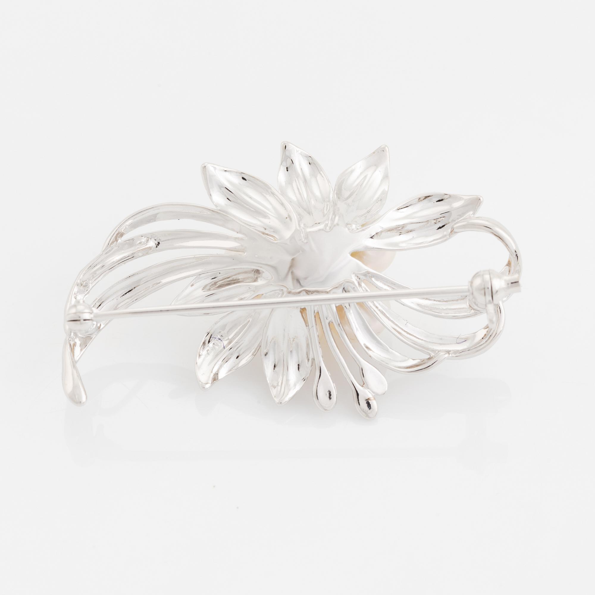 Silver and cultured pearl brooch.